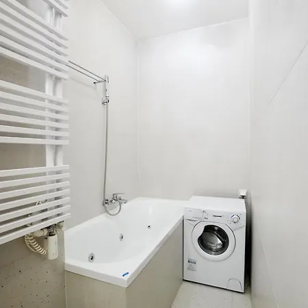 Kolorowe Balkony By Baltic アパート ミエンジズドロイェ